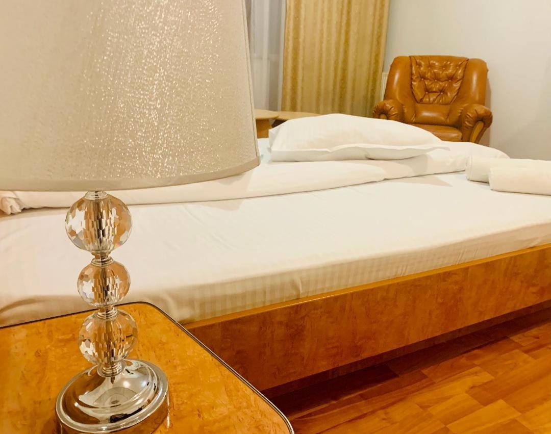 Hotel Green House Крайова Экстерьер фото