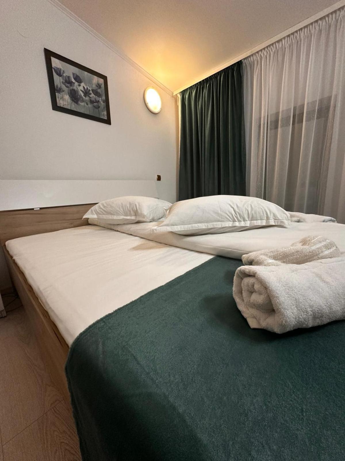 Hotel Green House Крайова Экстерьер фото