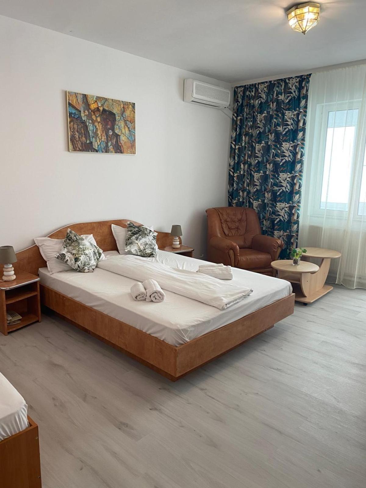 Hotel Green House Крайова Экстерьер фото