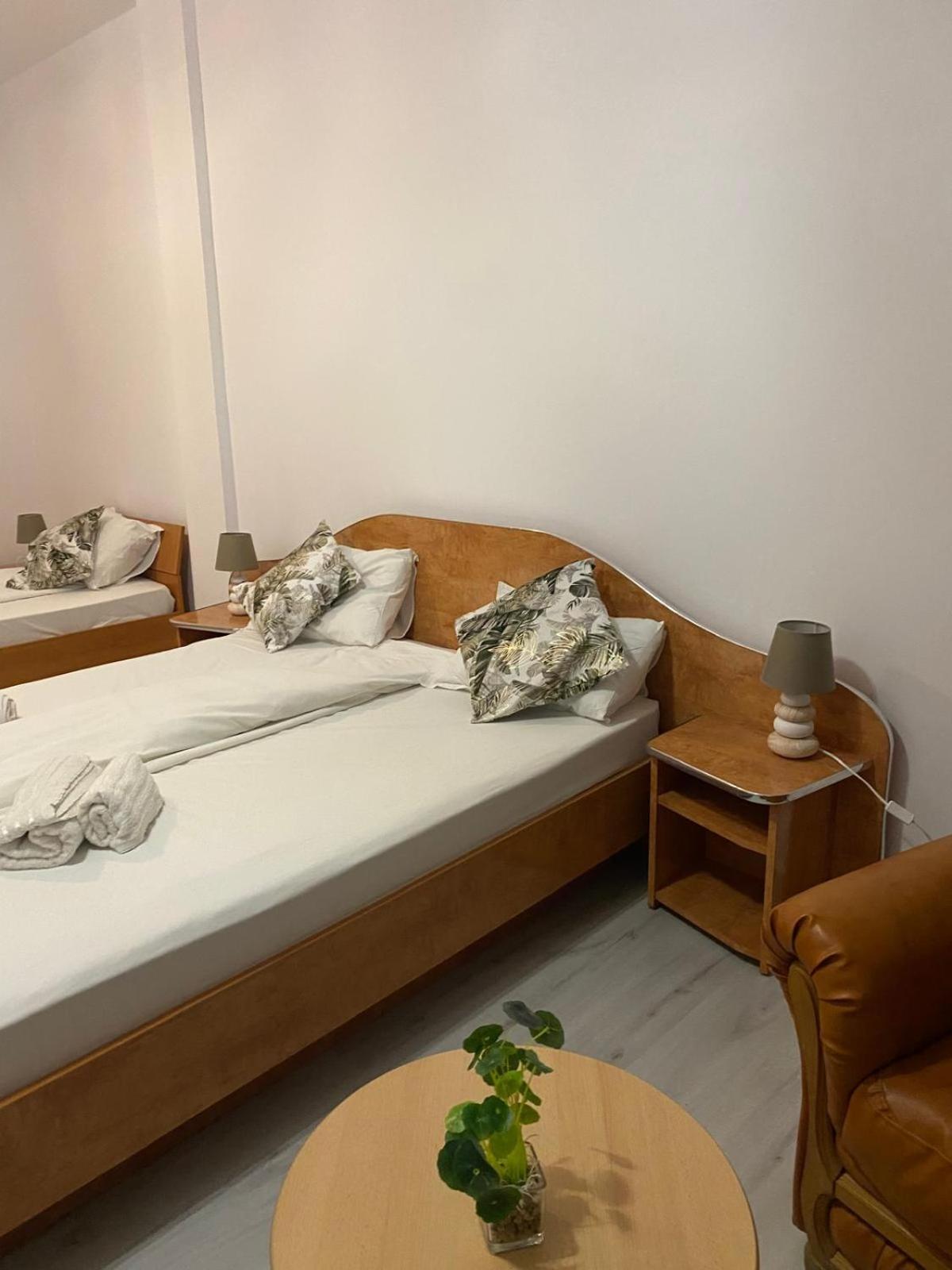 Hotel Green House Крайова Экстерьер фото