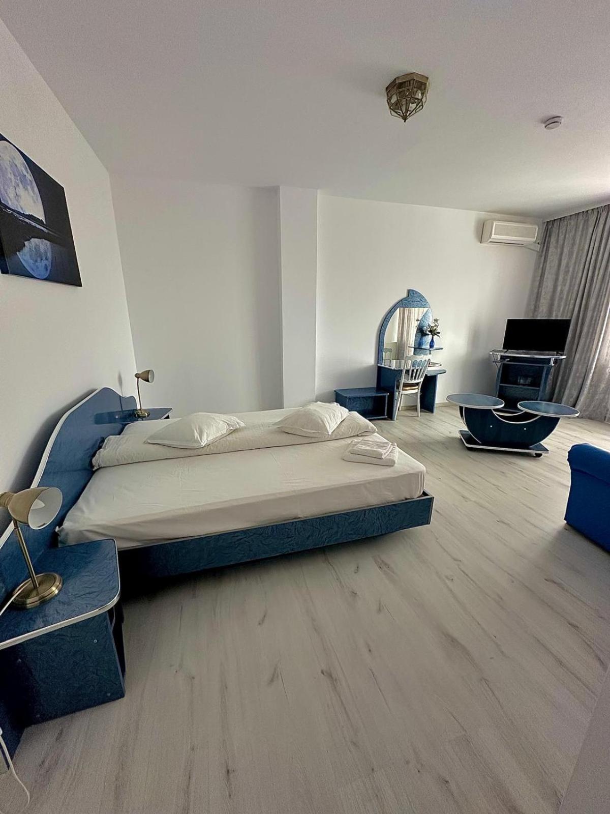 Hotel Green House Крайова Экстерьер фото