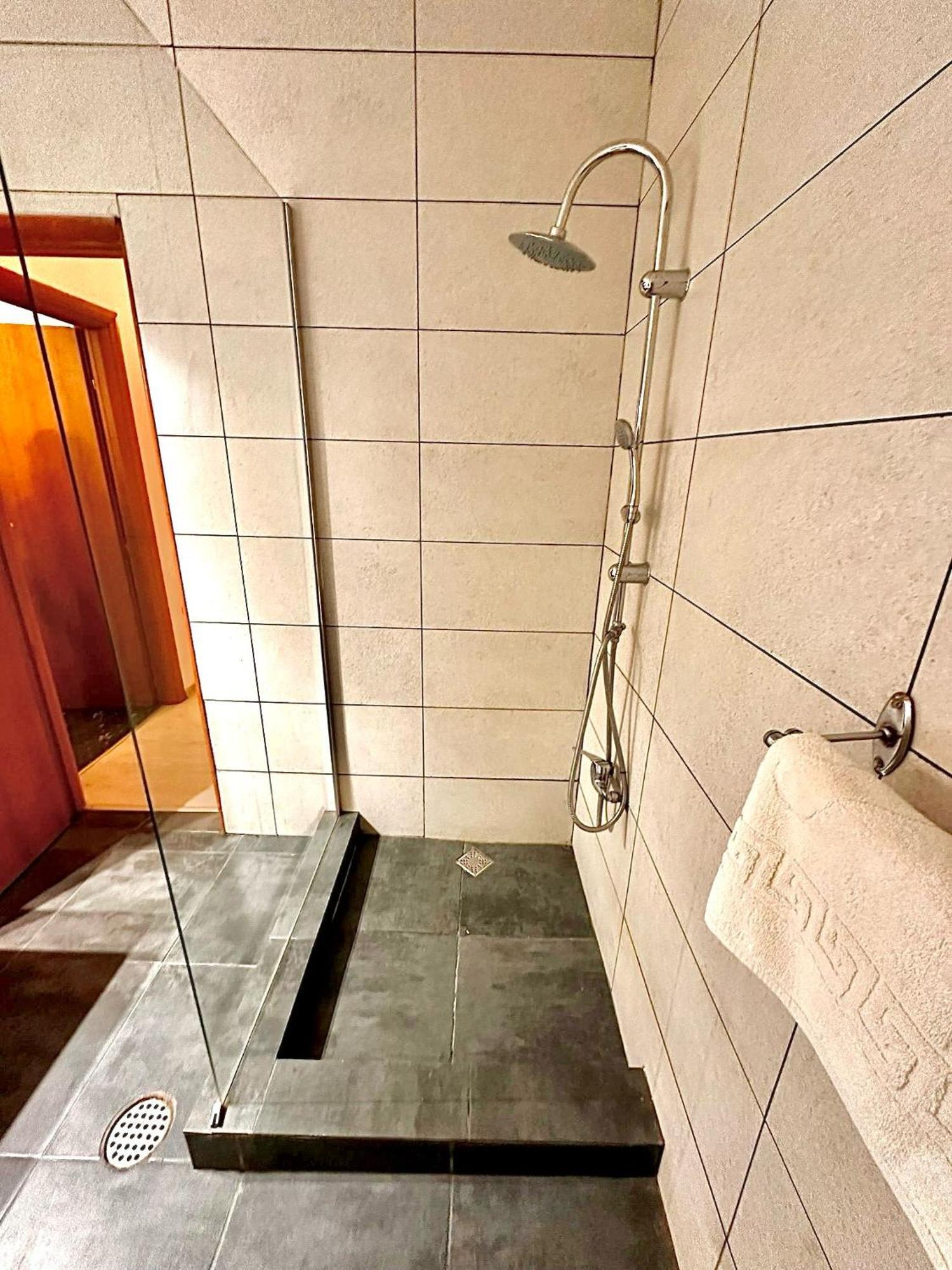 Hotel Green House Крайова Экстерьер фото