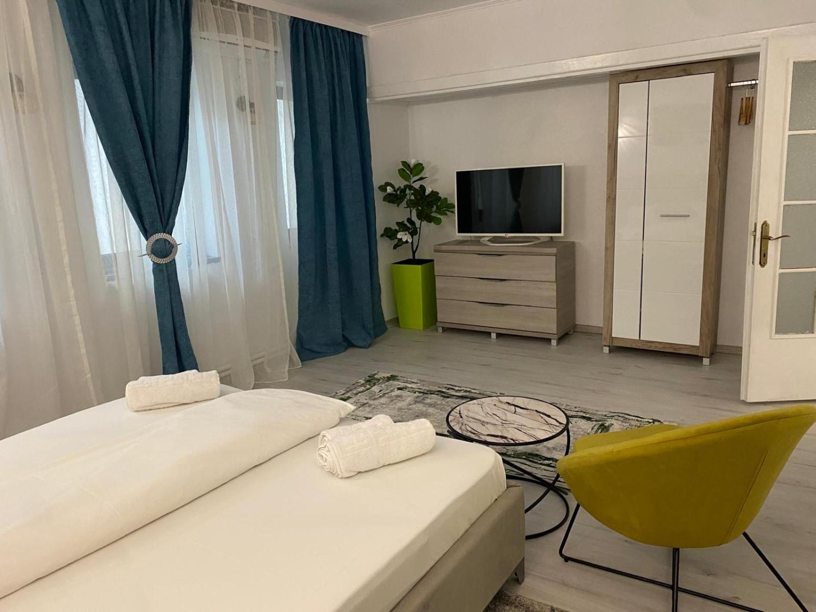 Hotel Green House Крайова Экстерьер фото