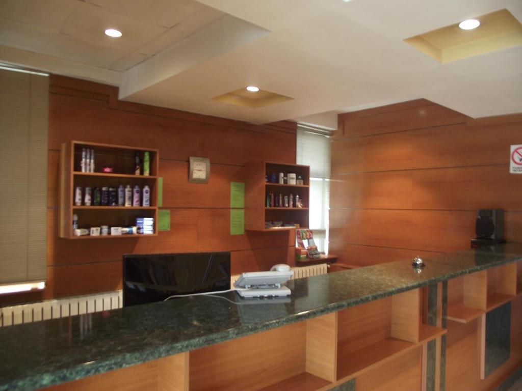 Hotel Green House Крайова Экстерьер фото