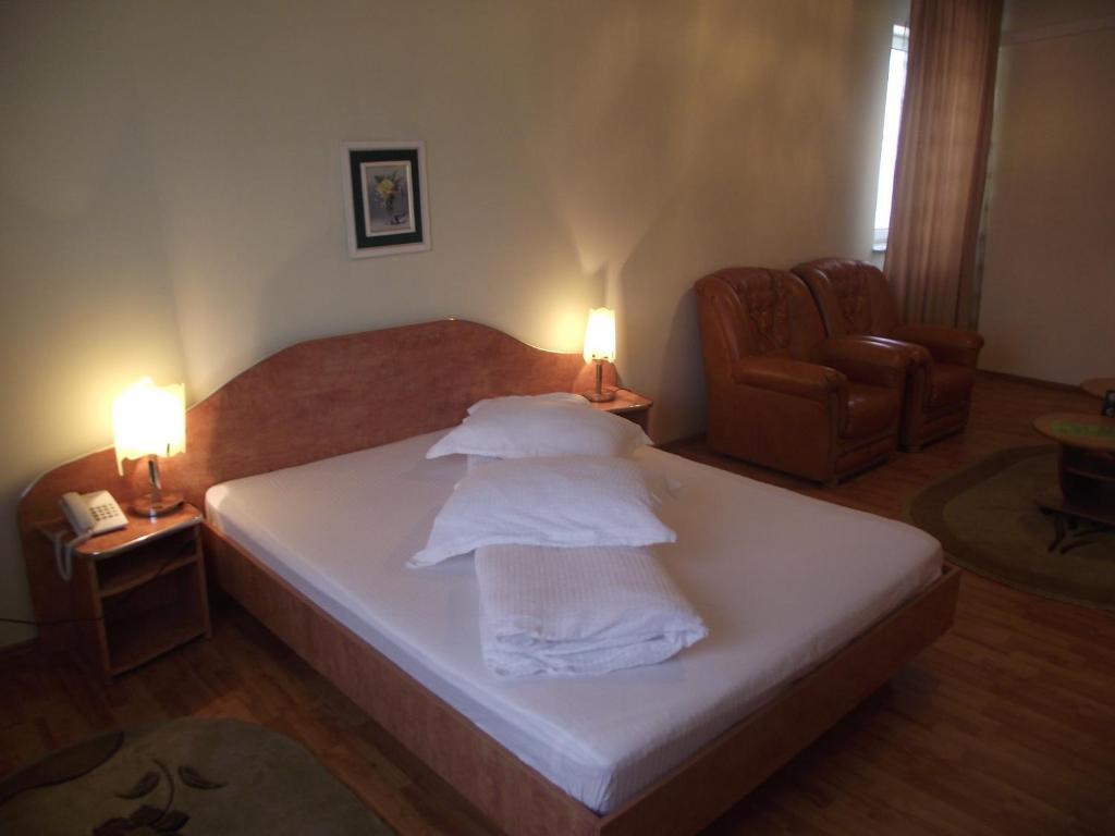 Hotel Green House Крайова Экстерьер фото
