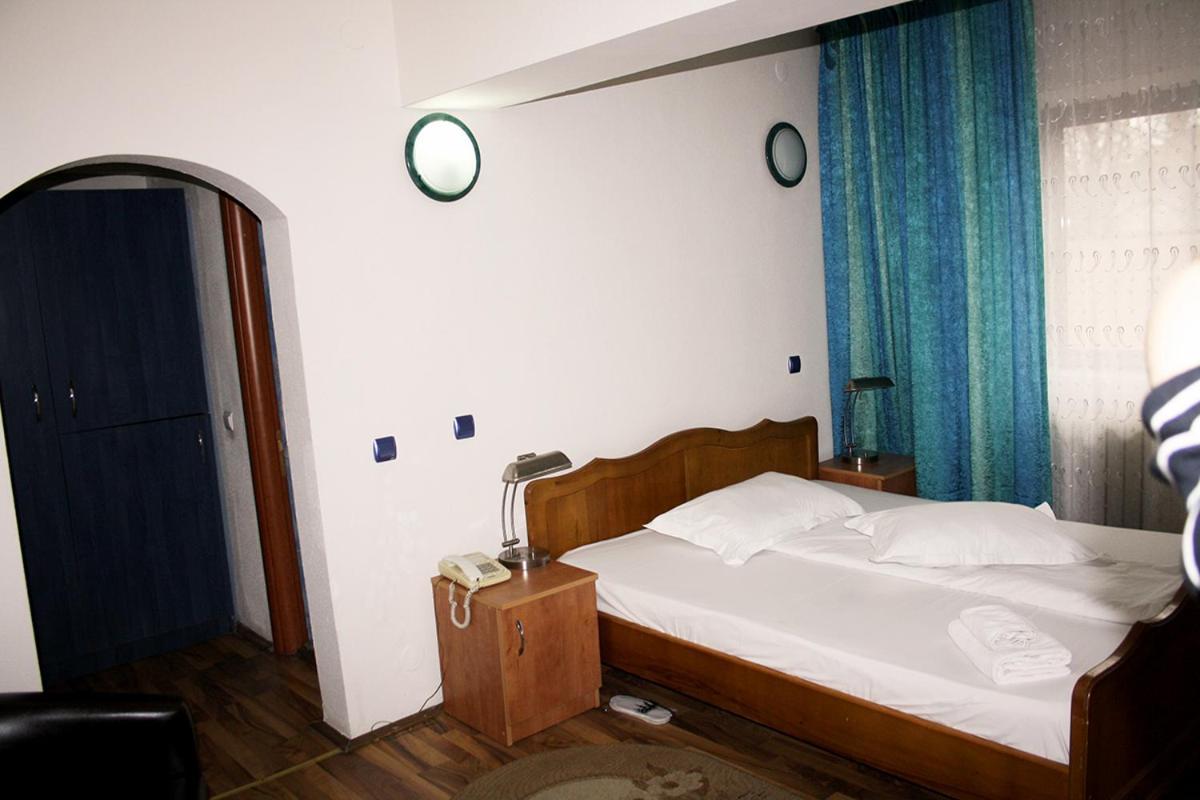 Hotel Green House Крайова Экстерьер фото